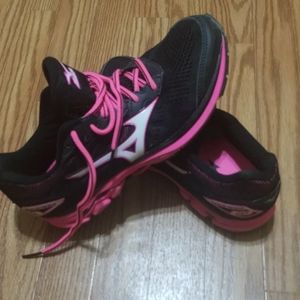 Mizuno waverider 20